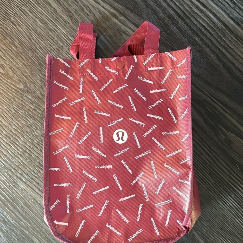 🍍 Lululemon Limited Edition Holiday Tote Shopping Bag Large Red Snap Closure 🍍